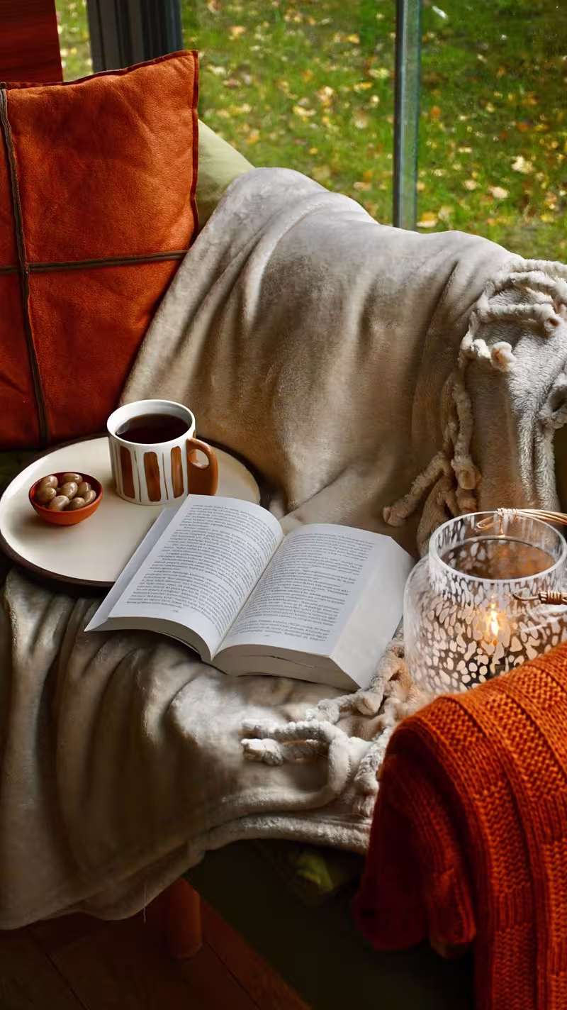 Reading nook with cushions and lamp inside The Hare hut